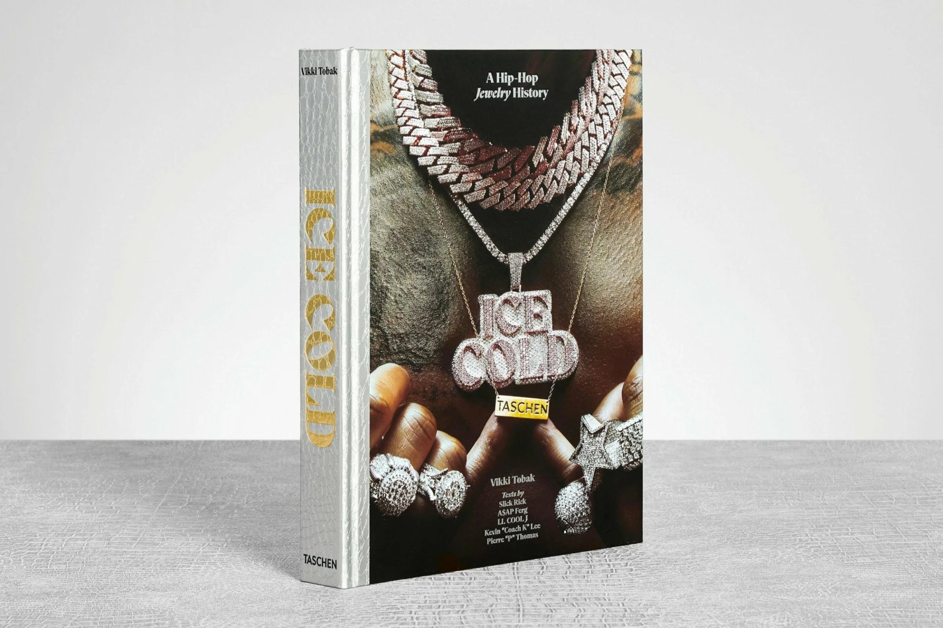 Taschen Hip-Hop Jewelry History 本 Ice Cold. A Hip-Hop Jewelry History | Coffee Table Book