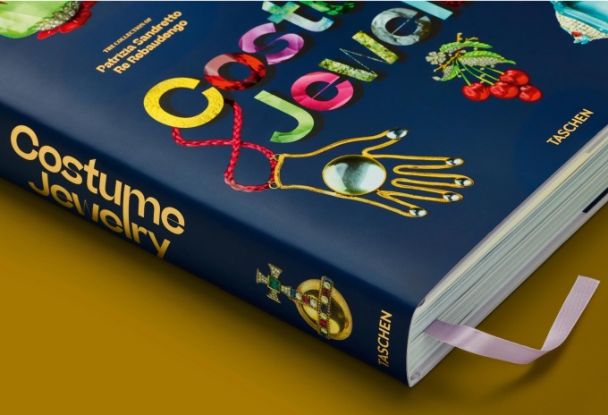 costume-jewelry-taschen3 Costume Jewelry