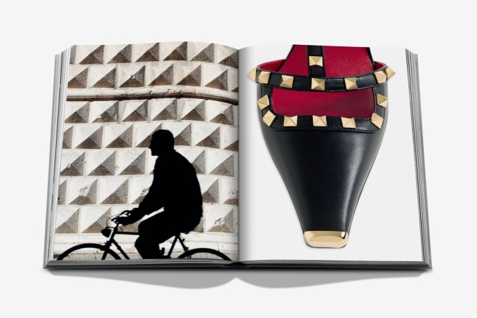fashionphile-the-book-of-iconic-shoes9 Fashionpile: The Book of Iconic Shoes