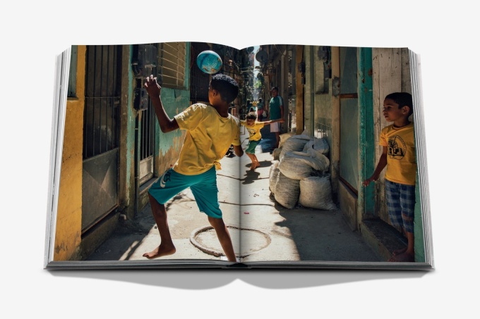 football-roots-the-spirit-of-the-game-assouline3 Football Roots: The Spirit of the Game