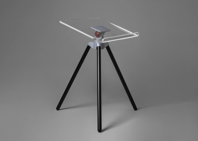 Marc Newson. Bookstand