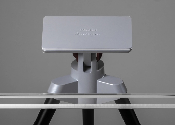 marc-newson-bookstand4 Marc Newson. Bookstand