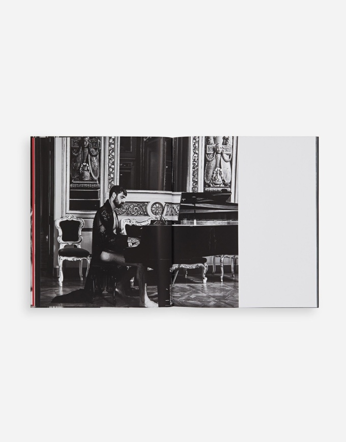 michele-morrone-bellissimo-dolce-gabbana2 Bellissimo: Michele Morrone by Dolce&Gabbana