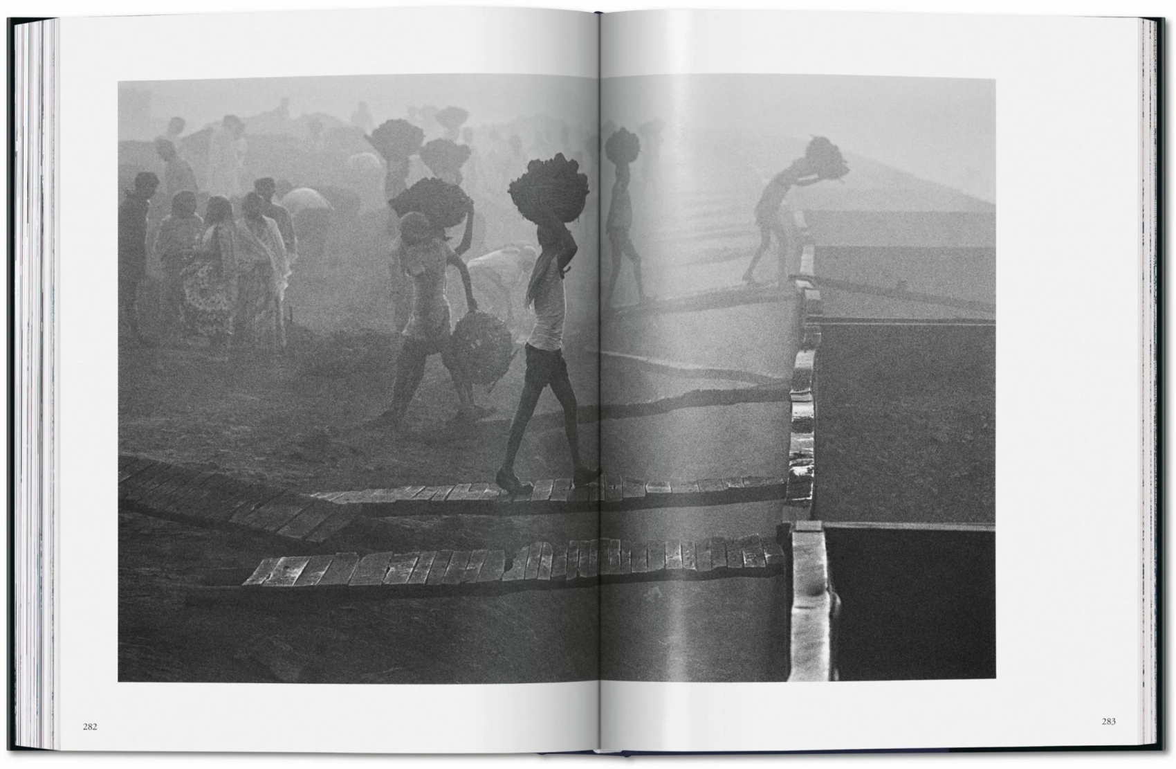 Sebastião Salgado. Workers. | TASCHEN book | Coffee Table Book.