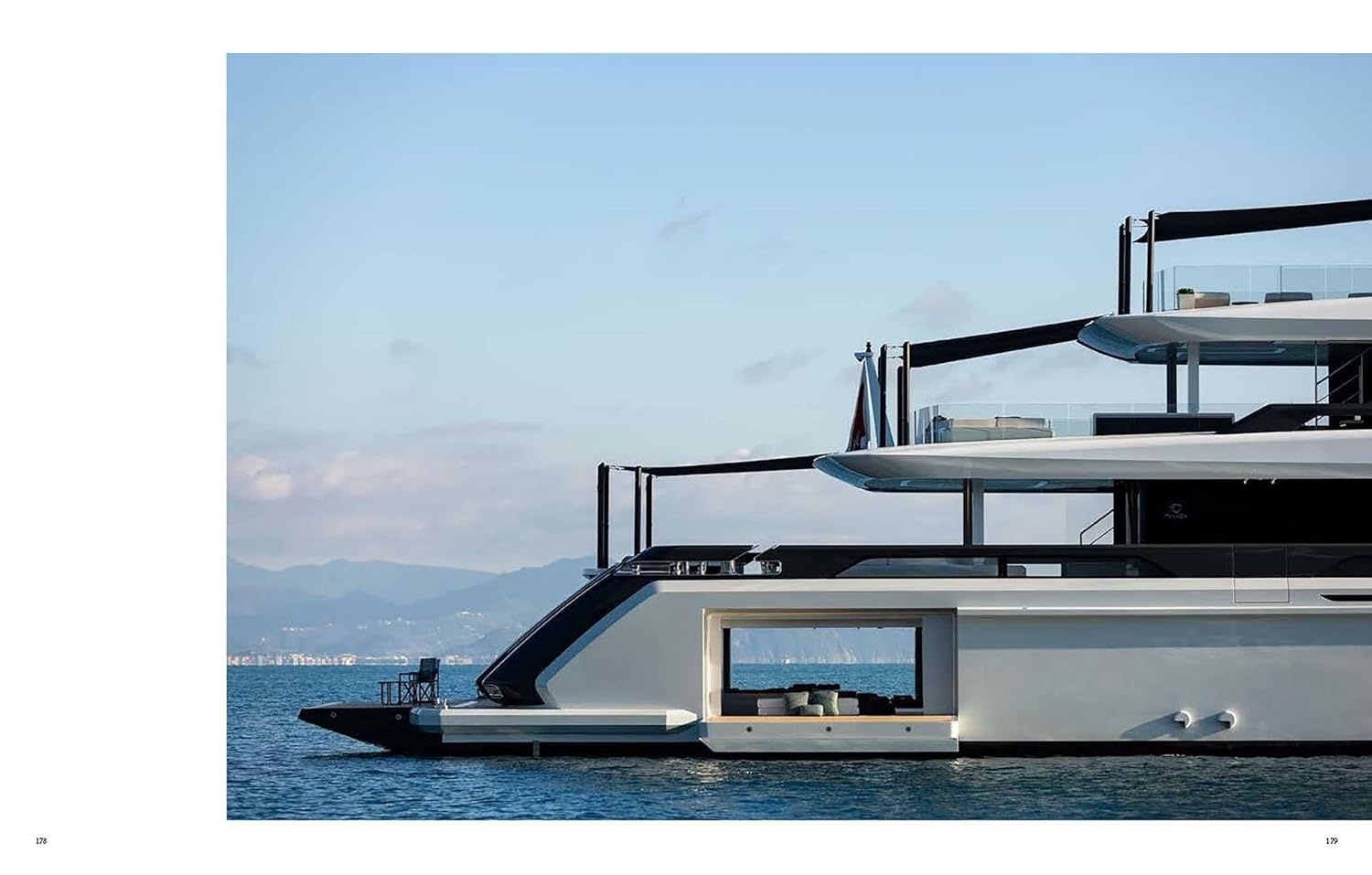 洋書 THE WORLD'S MOST EXTRAORDINARY YACHTS The World's Most Extraordinary Yachts by Jill Bobrow; Dana C