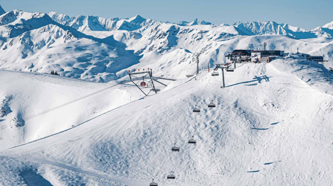 the-art-of-skiing-iconic-slopes6 The Art of Skiing